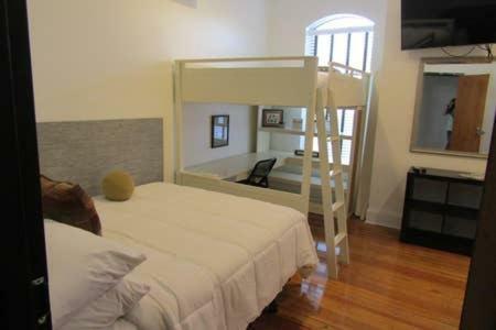 Scenic City Hostel Чаттануга Экстерьер фото